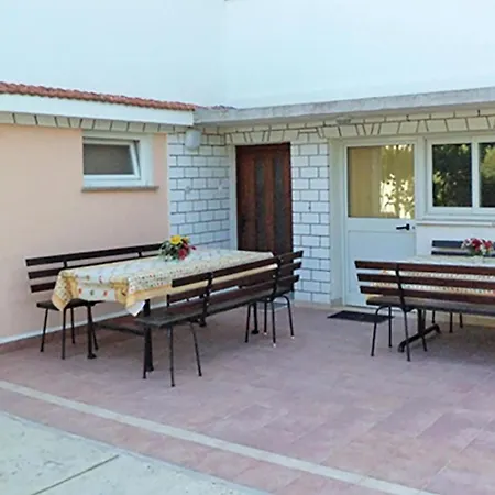 2 Bedroom Stunning Apartment In Pula * プーラ