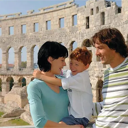 2 Bedroom In דירה *