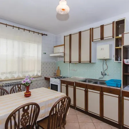 2 Bedroom Stunning Apartment In Pula * プーラ