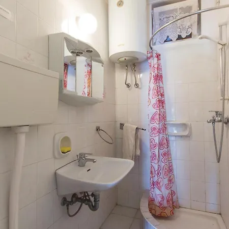 2 Bedroom Stunning Apartment In Pula Apartmán *
