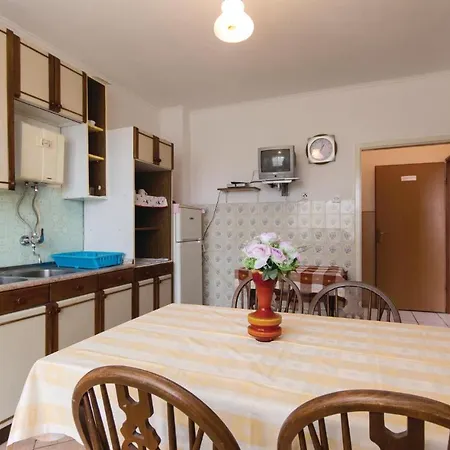 2 Bedroom In Apartment Pula