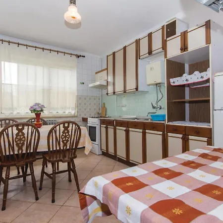 2 Bedroom In Apartment Pula
