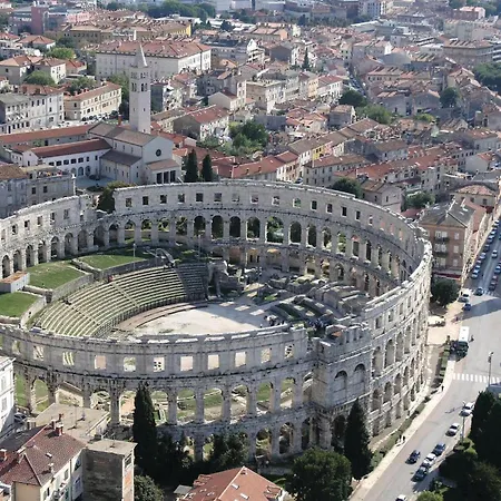Apartment 2 Bedroom In Pula